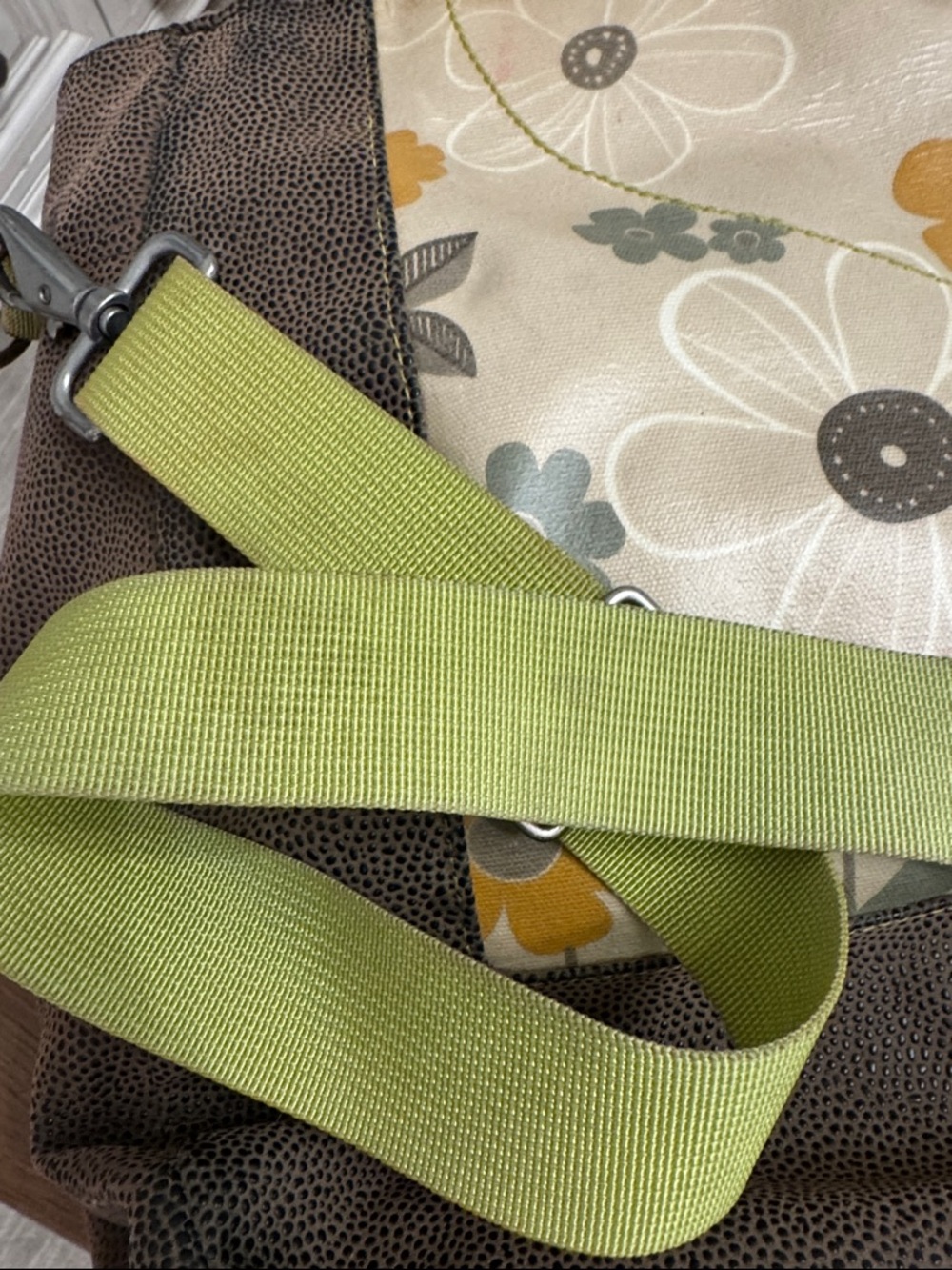 Haiku large brown pebbled tote bag, floral vinyl inset, green crossbody strap - Picture 7 of 9